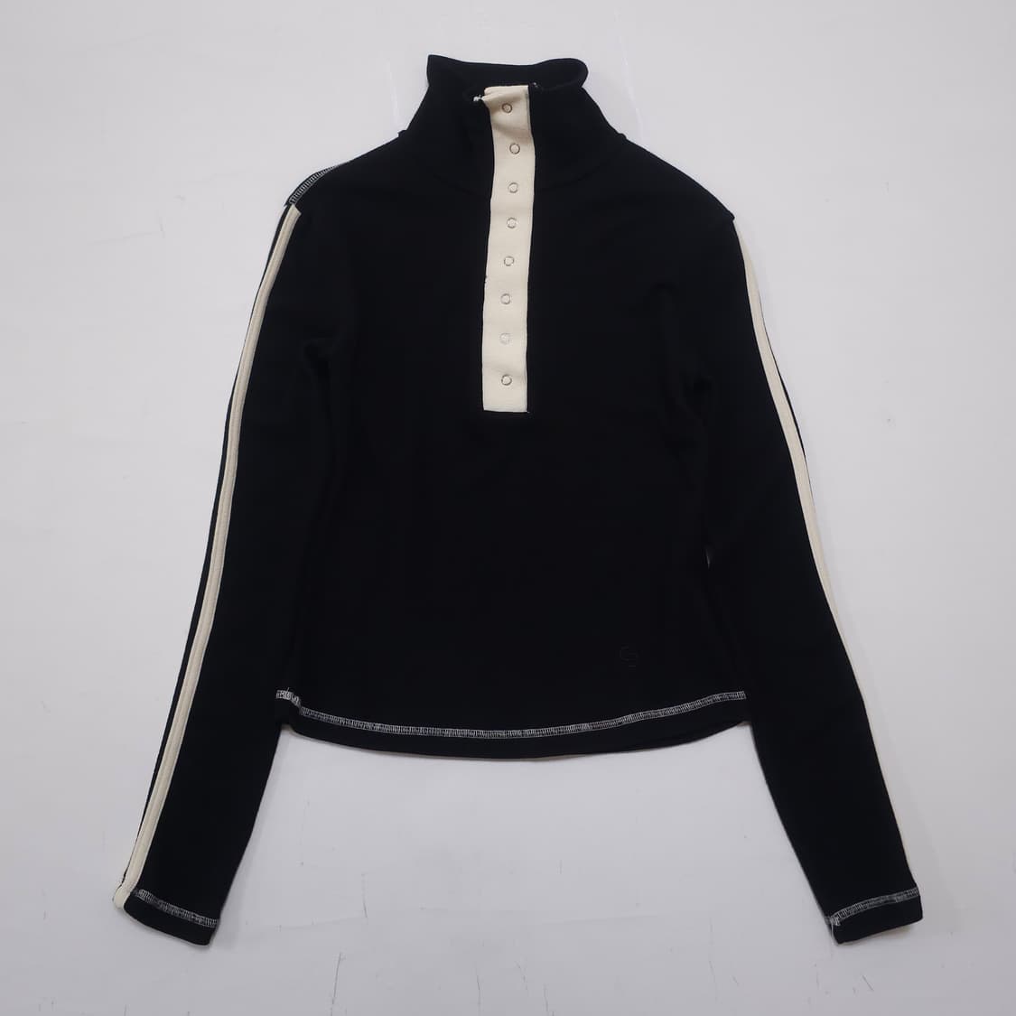 Cerric 컬러스냅 버튼 니트 탑 상품이미지2