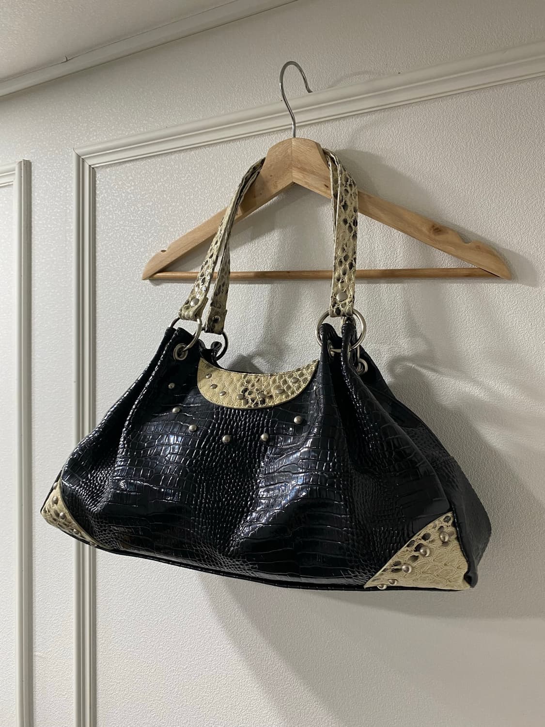 Crocodile Leather Stud Bag 상품이미지1