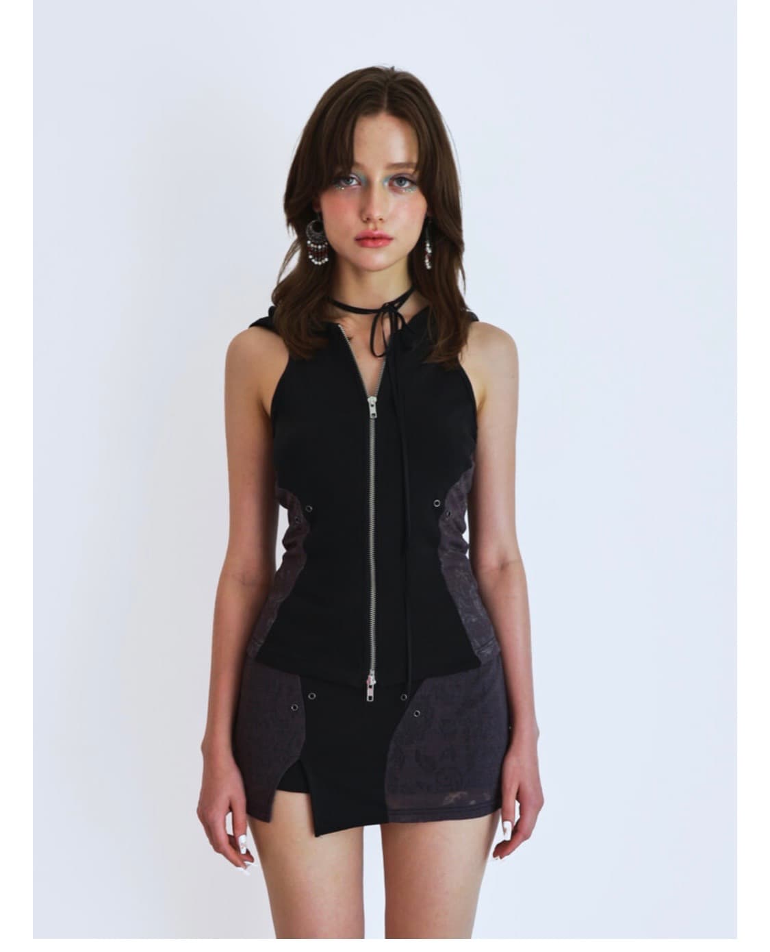 시오서울 CUT OUT SLEEVELESS ZIPUP 상품이미지1