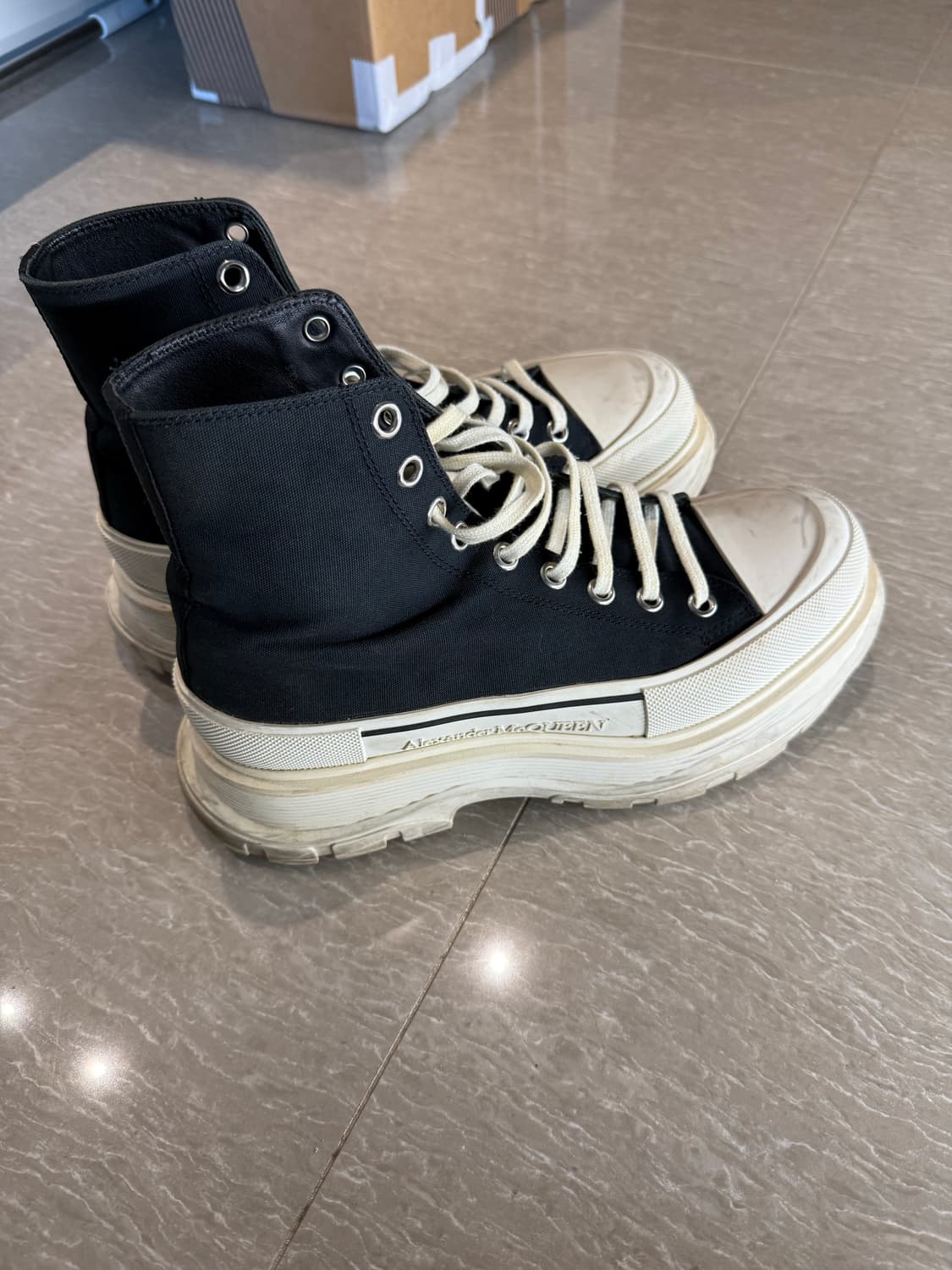 알렉산더맥퀸 트레드슬릭 42 상품이미지3