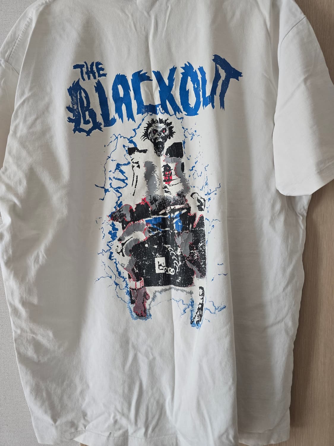 블랙아웃 티셔츠 상품이미지2