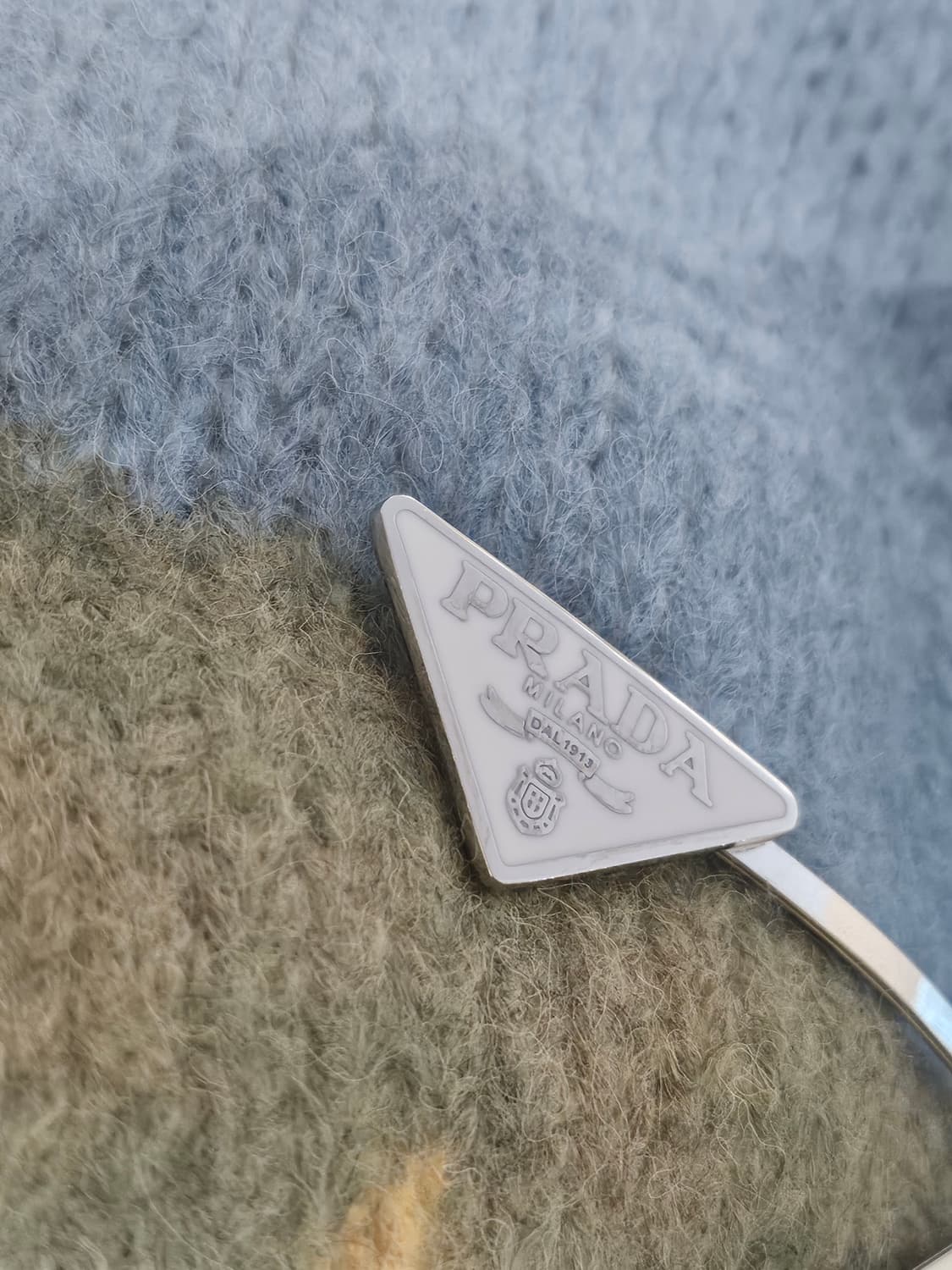 프라다 빈티지 업사이클링 헤어핀 세트 화이트 상품이미지2
