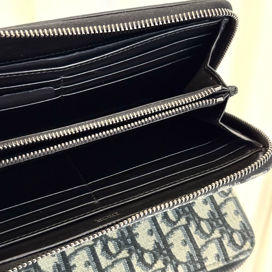 (신형) 디올 오블리크 새들 지퍼돌이 장지갑 블랙 2ADBC315YKS 상품이미지8