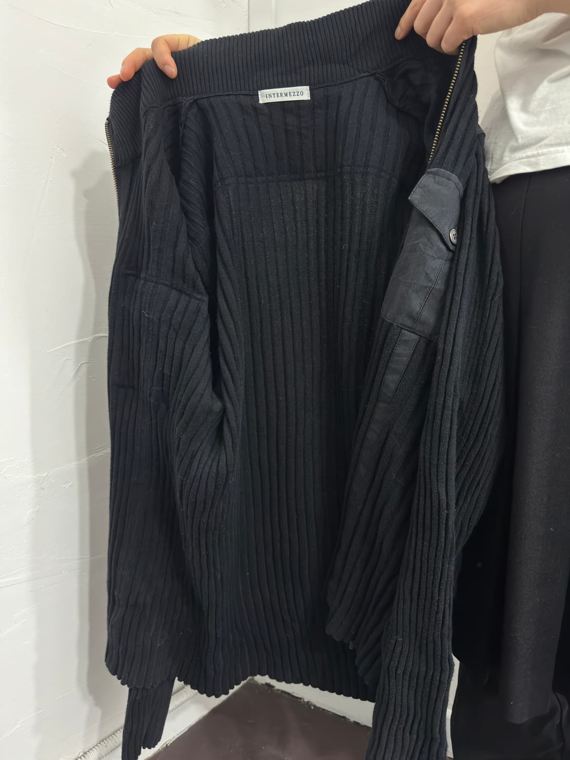 intermezzo pocket detail knit zipup 상품이미지5