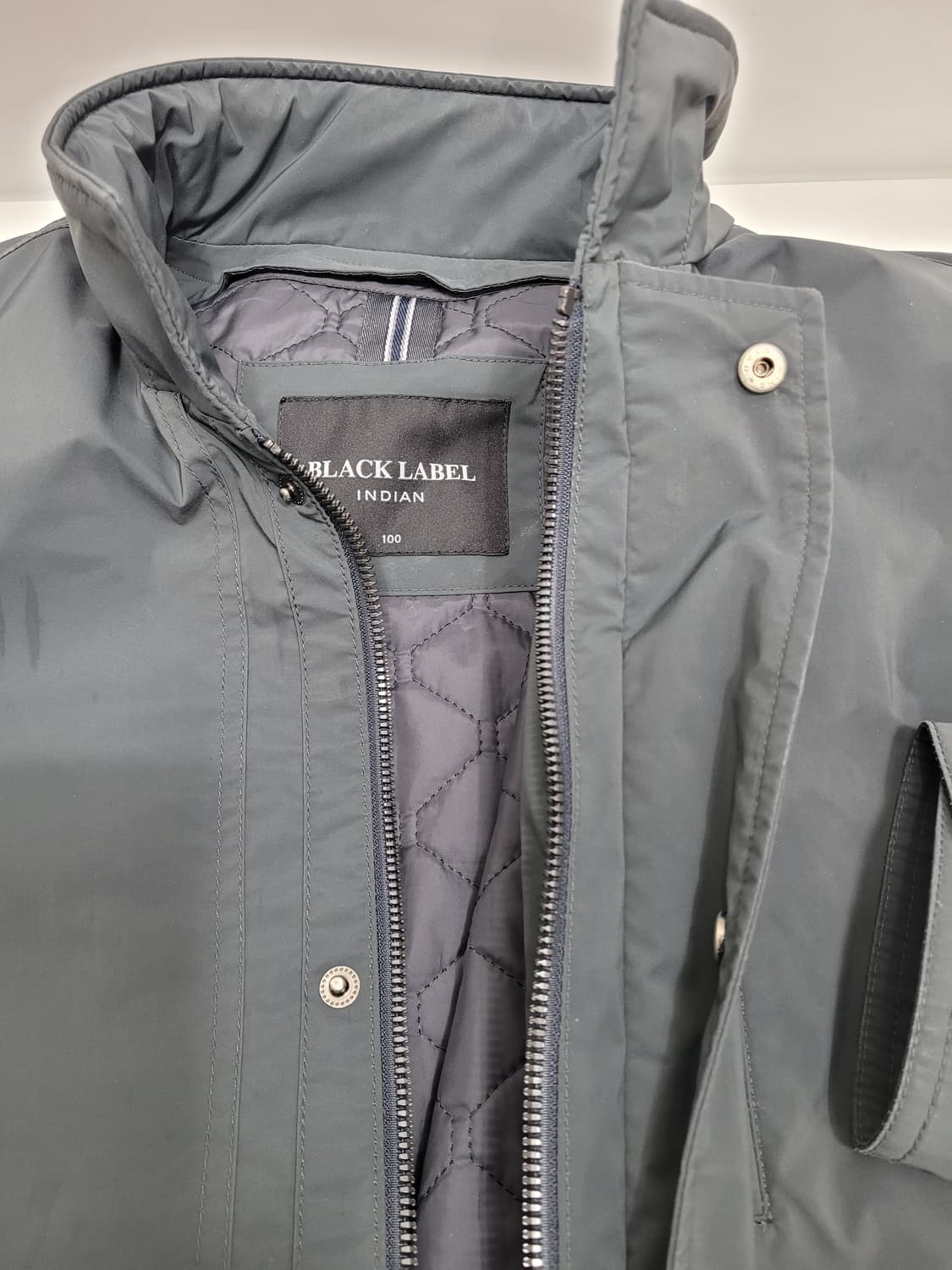 INDIAN 인디안 블랙라벨 누빔 사파리 점퍼 / 남 100 차콜
 상품이미지5