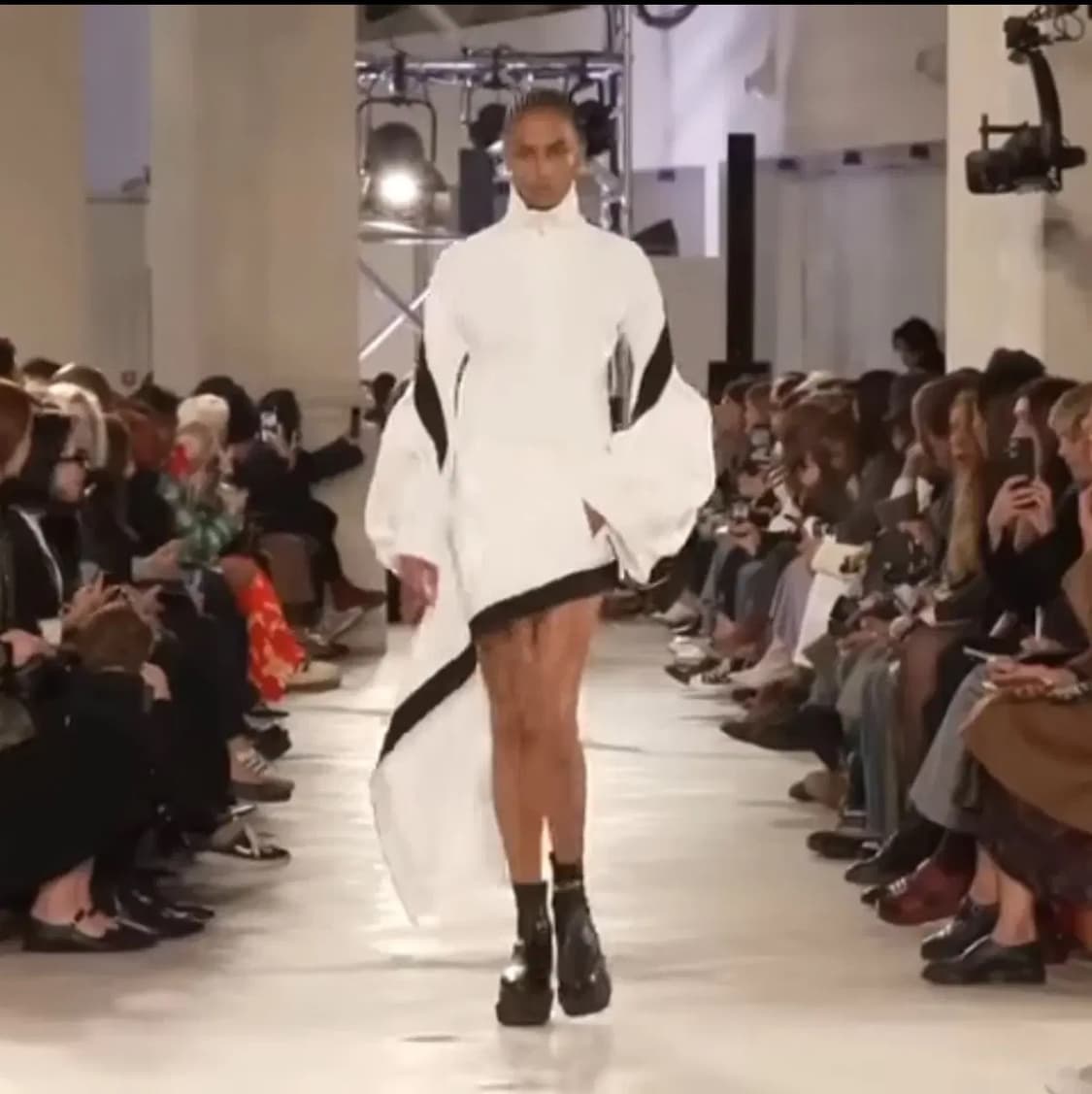 사카이 23ss 트레이닝스커트 상품이미지1