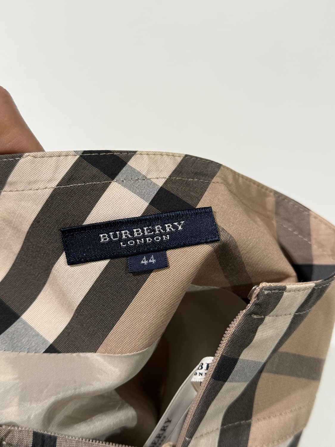 버버리 베이지 노바체크 플레어 미디 스커트 상품이미지7