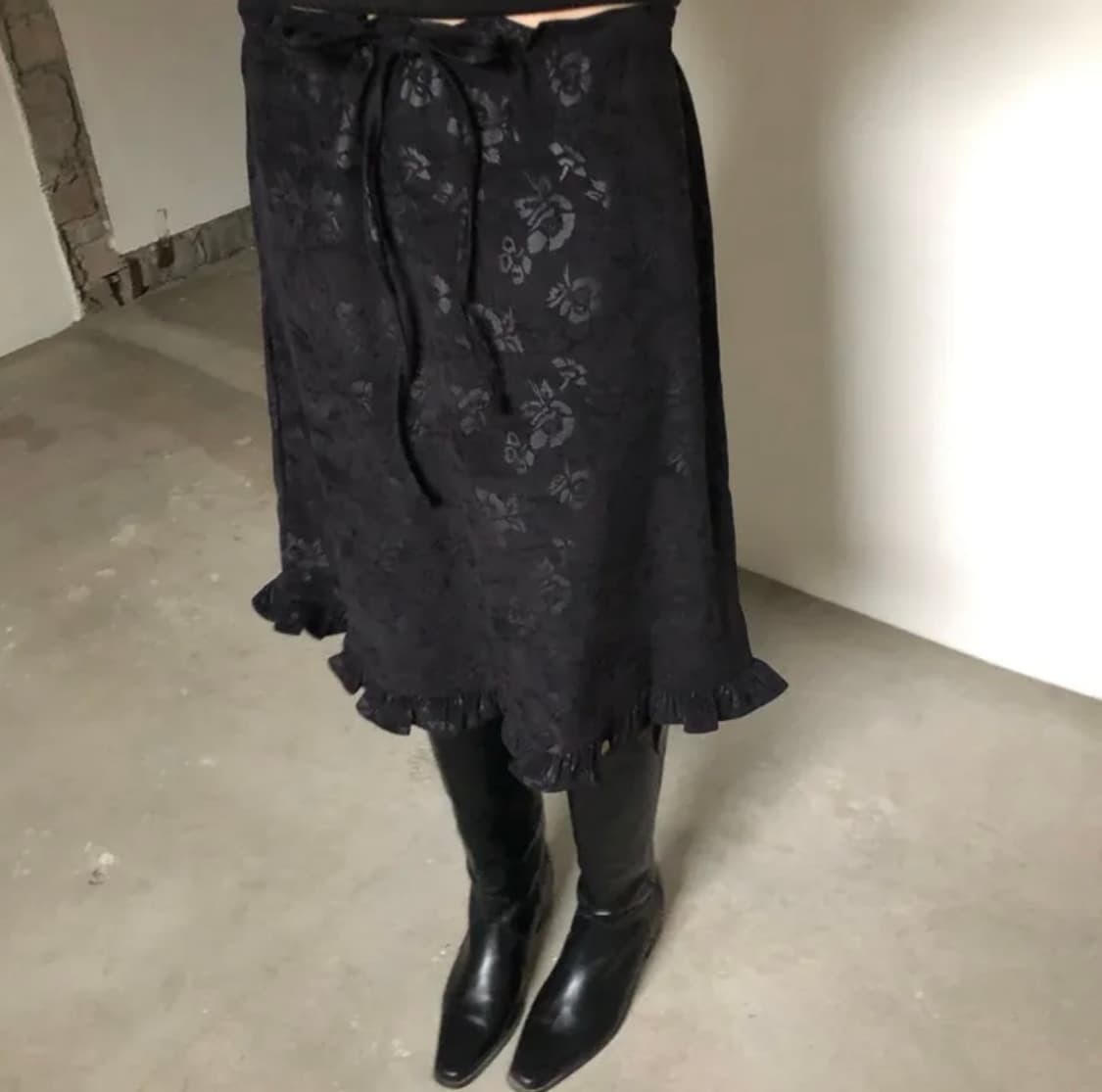 블랙 로즈 미디스커트 상품이미지2