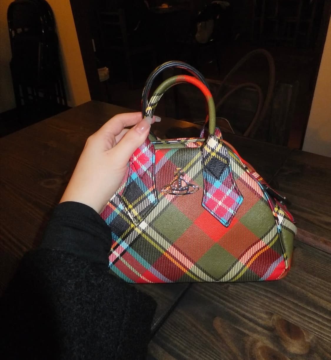 비비안웨스트우드 타탄체크토트백 상품이미지2