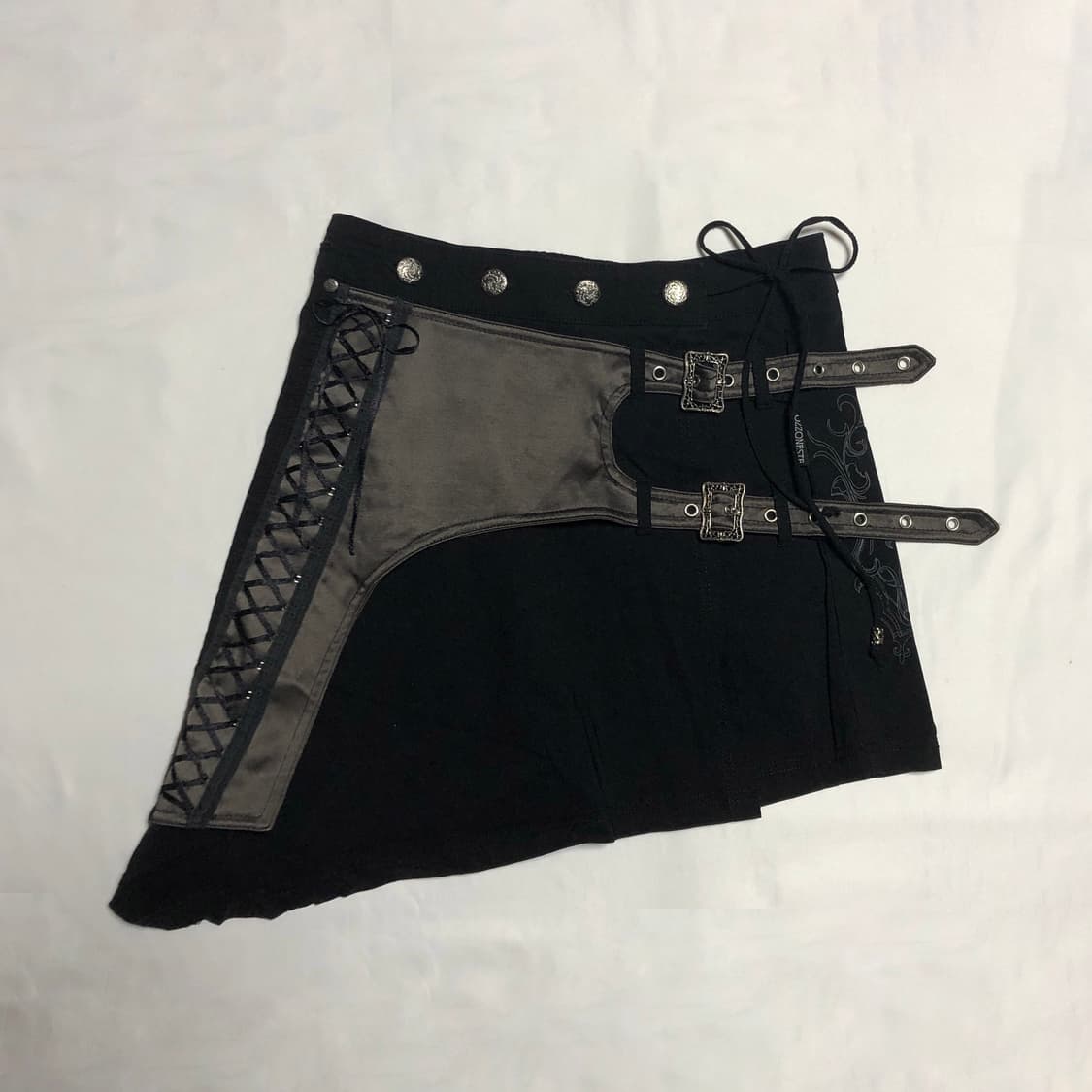 오즈온 버클 스커트 블랙 상품이미지1