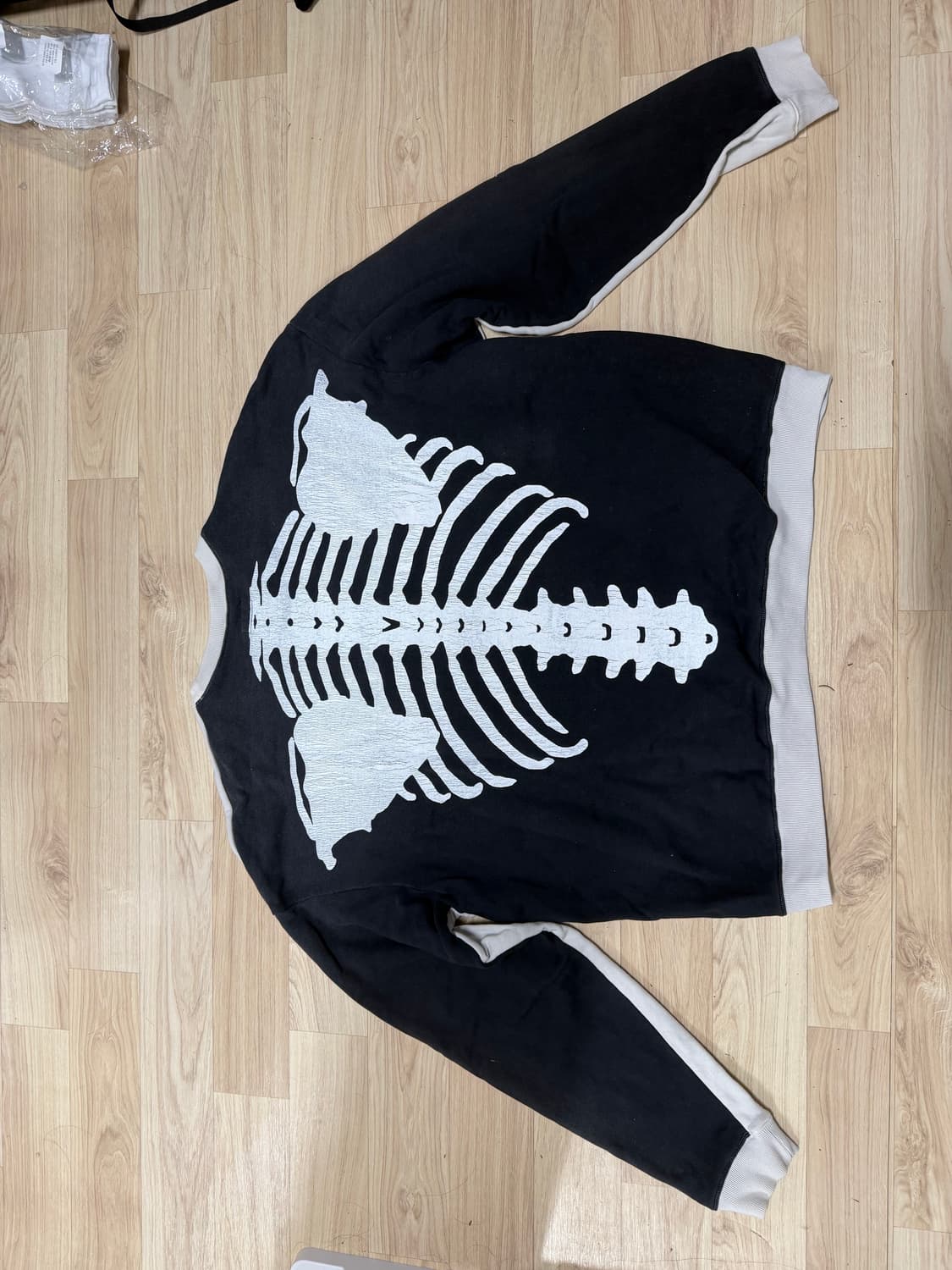 케피탈 투톤 빅 플리스 스웻셔츠 키나리 블랙 상품이미지1