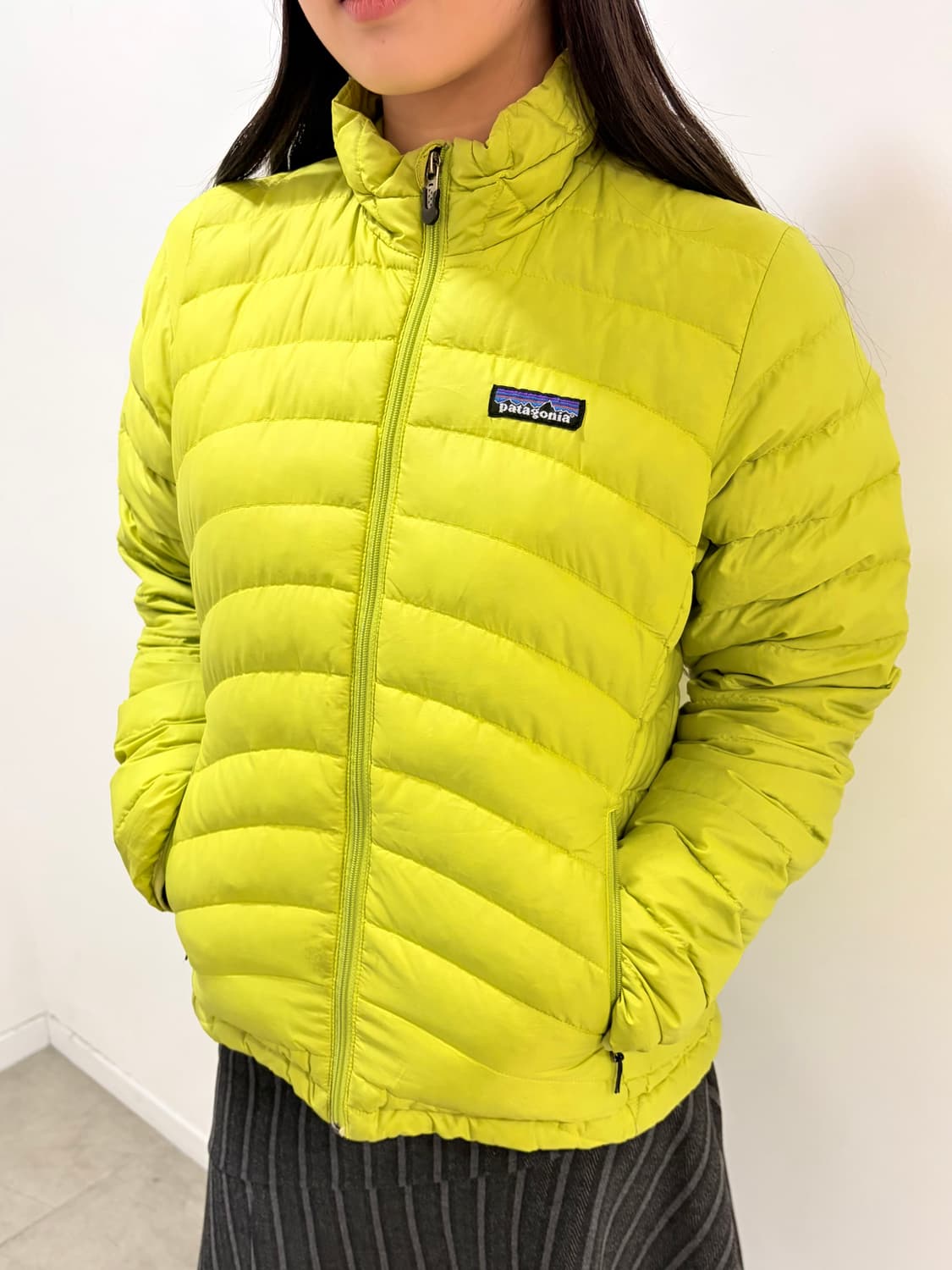 파타고니아 라임색 경량패딩 상품이미지1