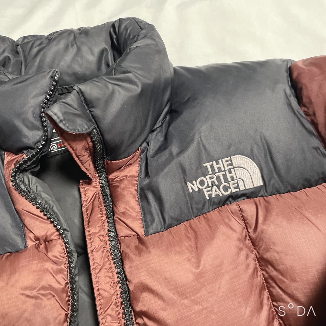 노스페이스 눕시 800 패딩 브라운/블랙 상품이미지3