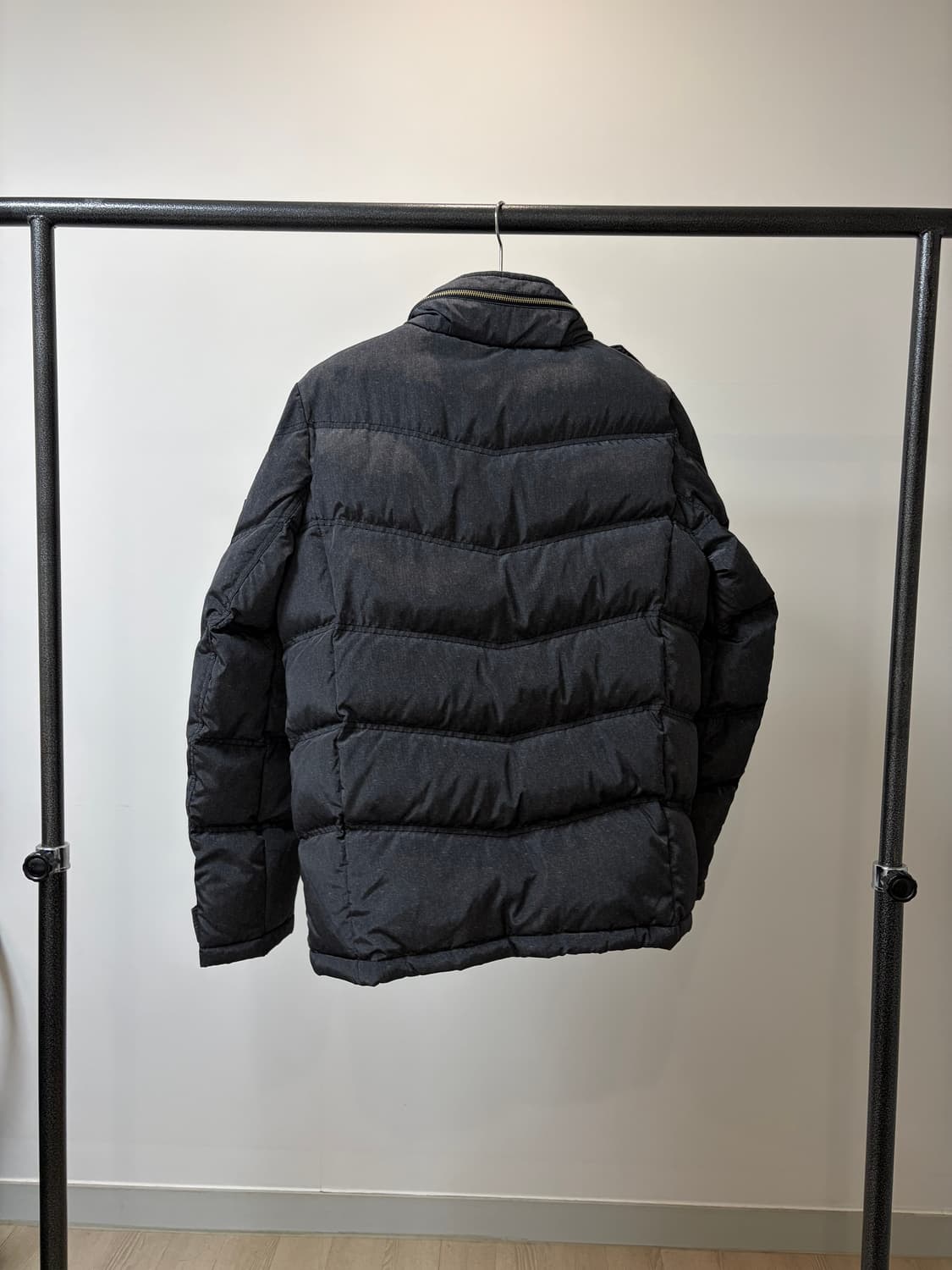 (100) frj 덕다운 락시크 차콜 견장 패딩 상품이미지4