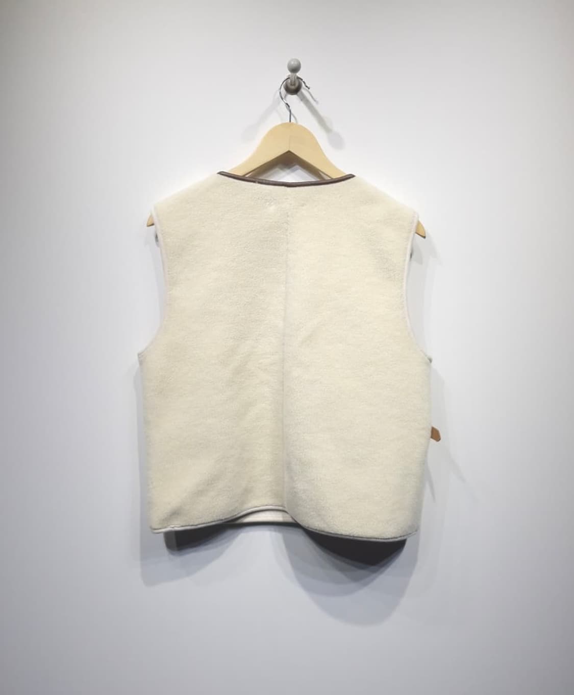 [새상품]WE ARE 위아 무스탕 조끼 상품이미지2