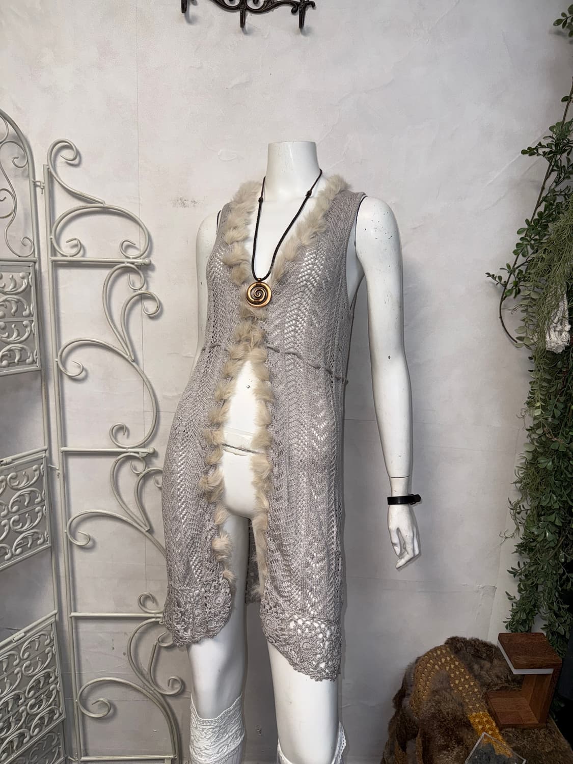 Gray rabbit fur trimming crochet vest  상품이미지2