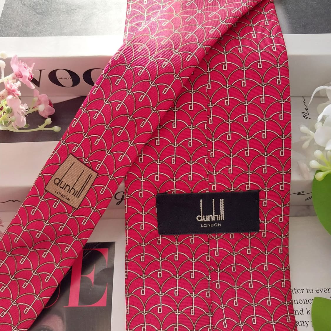 던힐 실크 레드 로고 패턴 넥타이 9cm A+등급 K1873
 상품이미지6