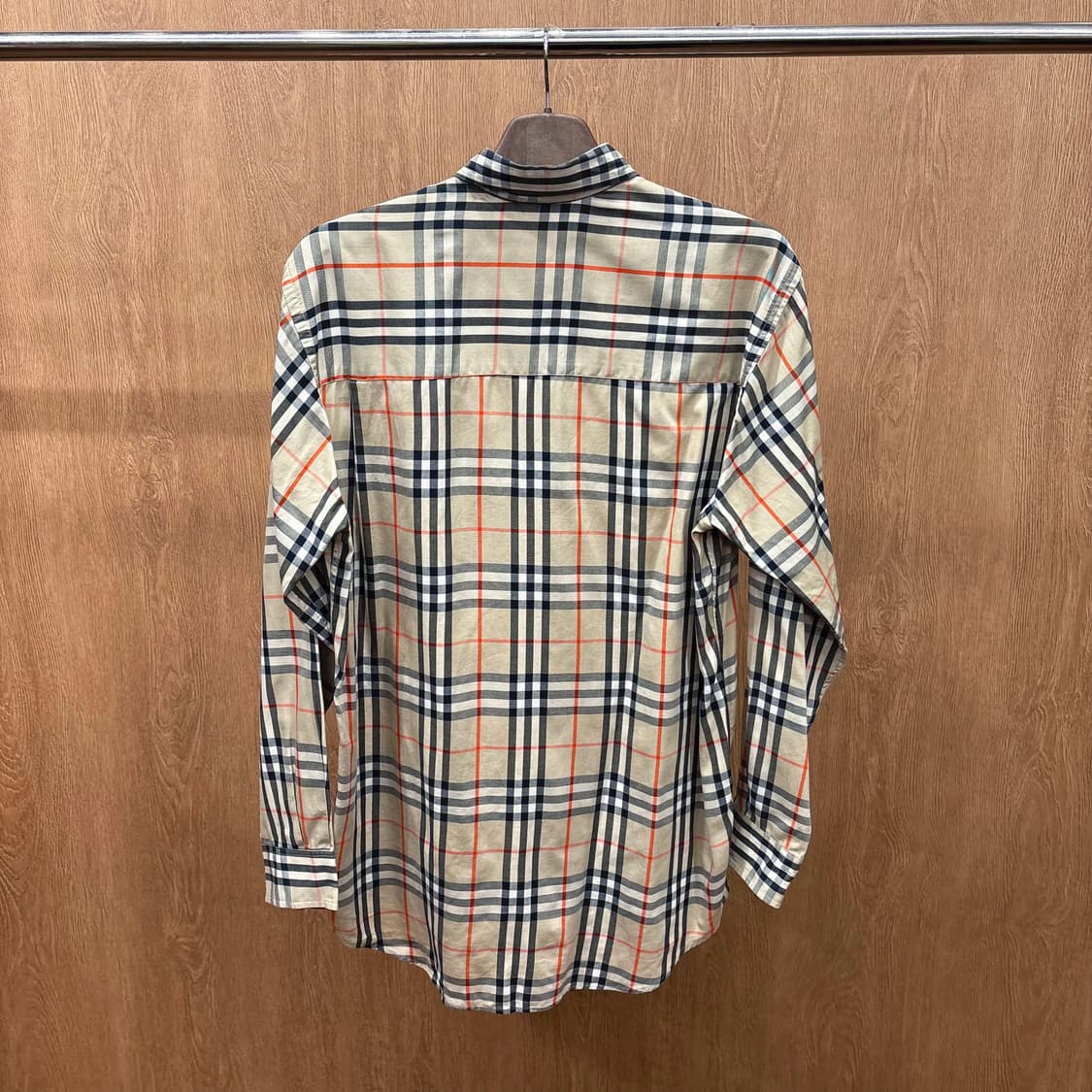 버버리 코튼 긴팔 셔츠 노바 체크 패턴 디테일 레귤러핏 베이지 상품이미지3