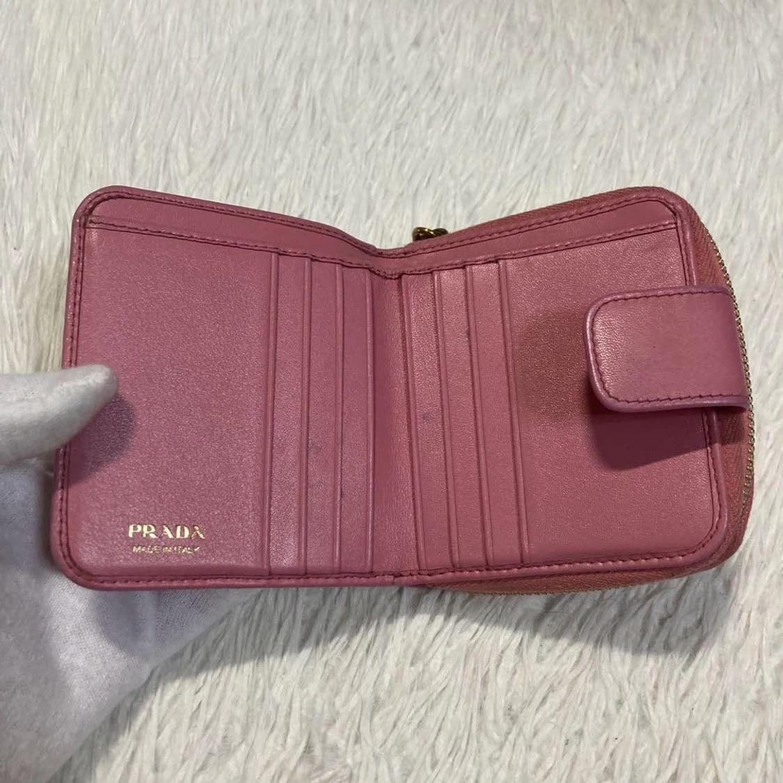 프라다 지갑 Prada Pink Leather Bifold 상품이미지3