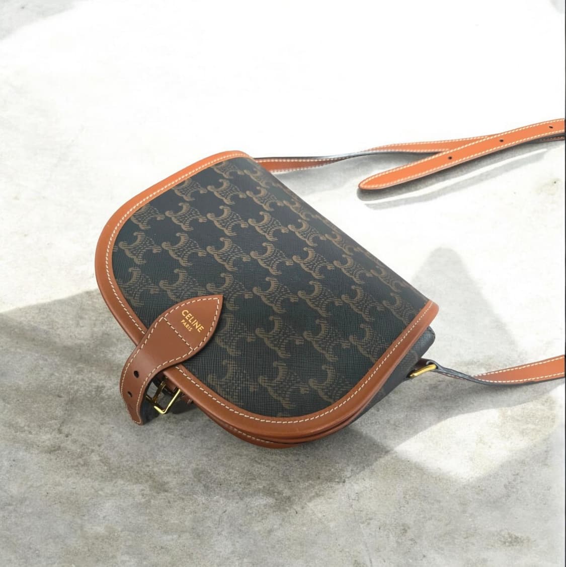 셀린느 트리옹프 폴코백 미디엄 상품이미지1