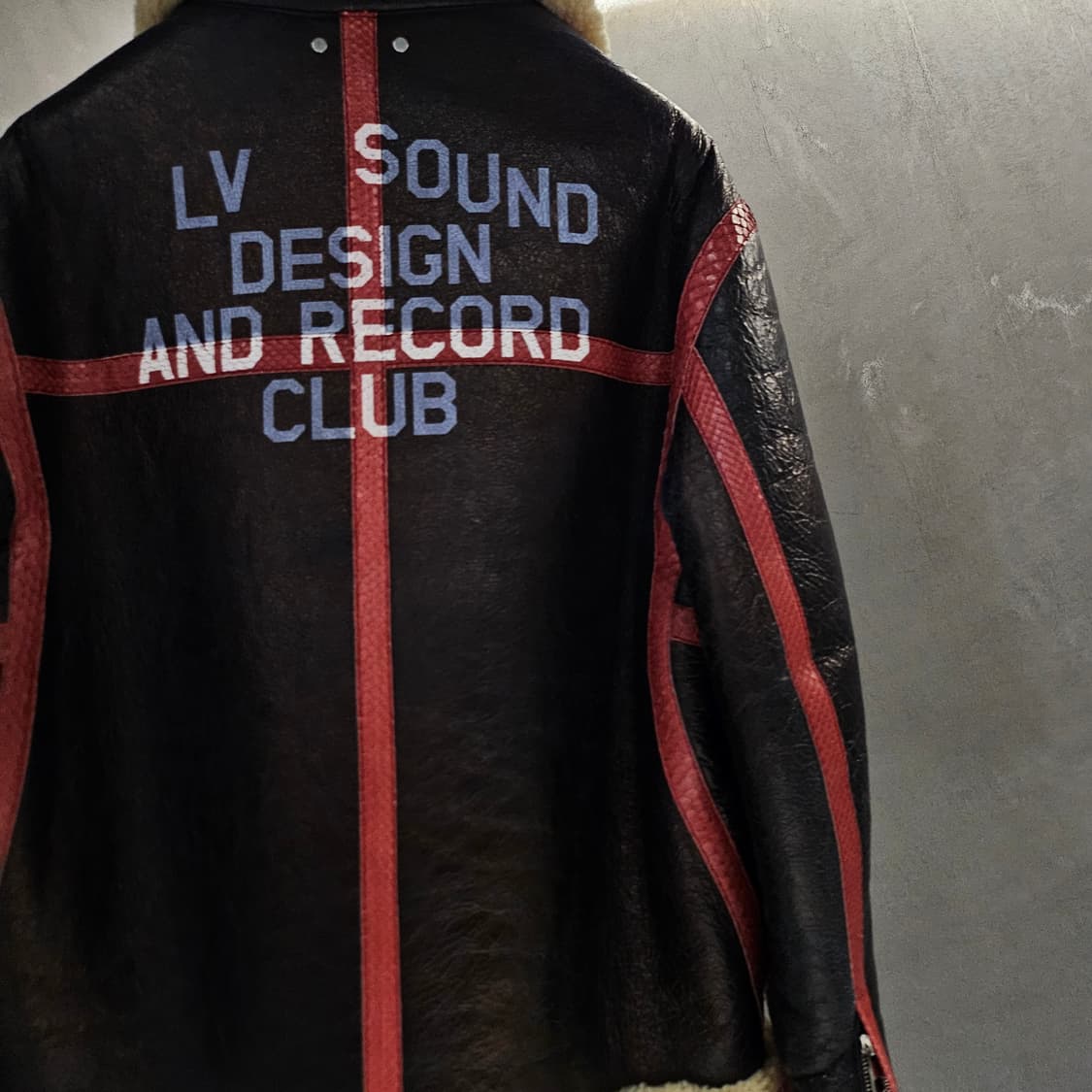 루이비통 버질아블로 스네이크 트리밍 LV Sound 무스탕 자켓 상품이미지4