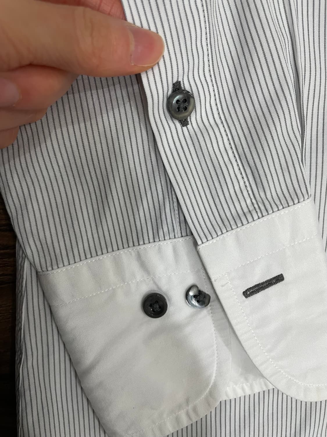 버버리 블랙라벨 자수 로고 스트라이프 셔츠 40 상품이미지6