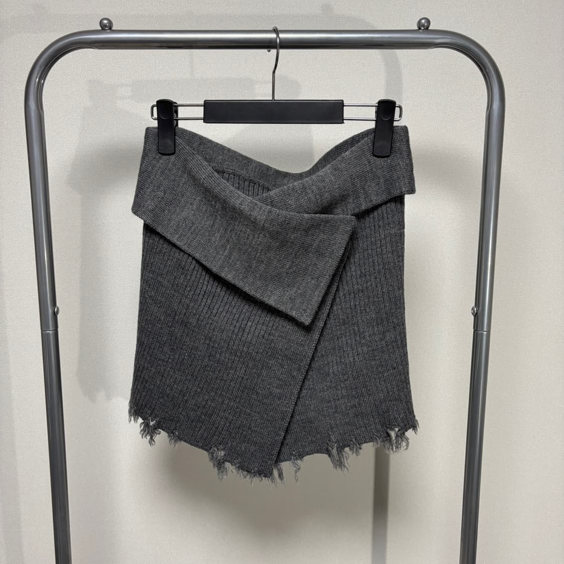 F) PERVERZE 퍼버즈 24시즌 대미지드 니트 케이프 에이프론 상품이미지1