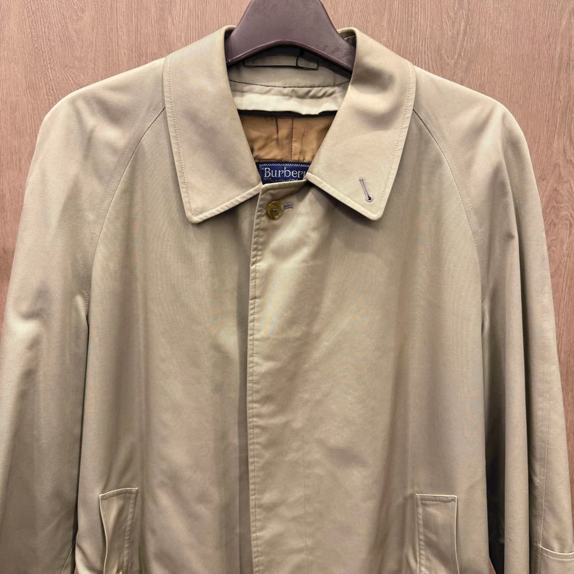 버버리 롱 코트 버튼 클로징 백 슬릿 스트랩 커프스 디테일 베이지 상품이미지4