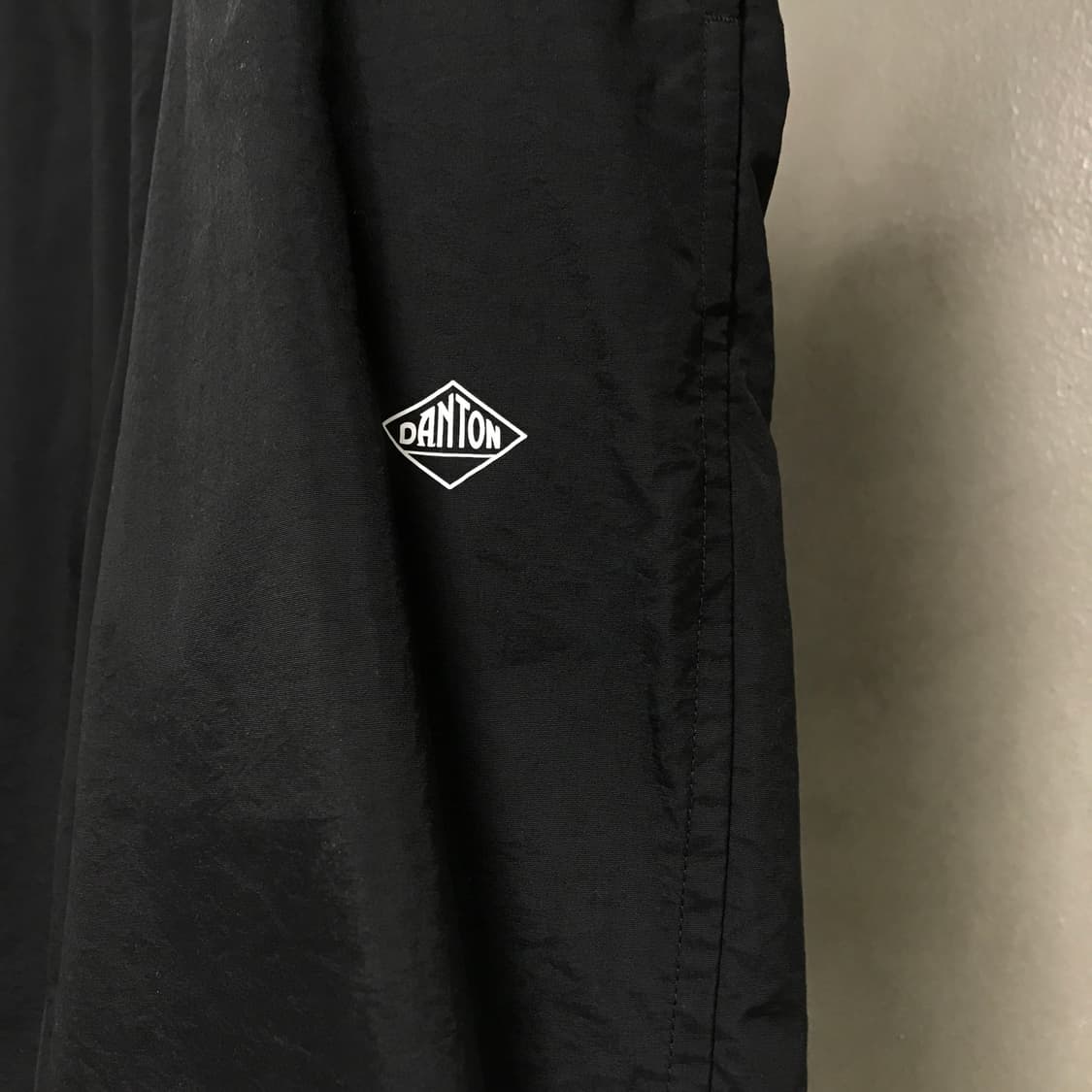 단톤 나일론 팬츠 블랙 - 상품이미지4