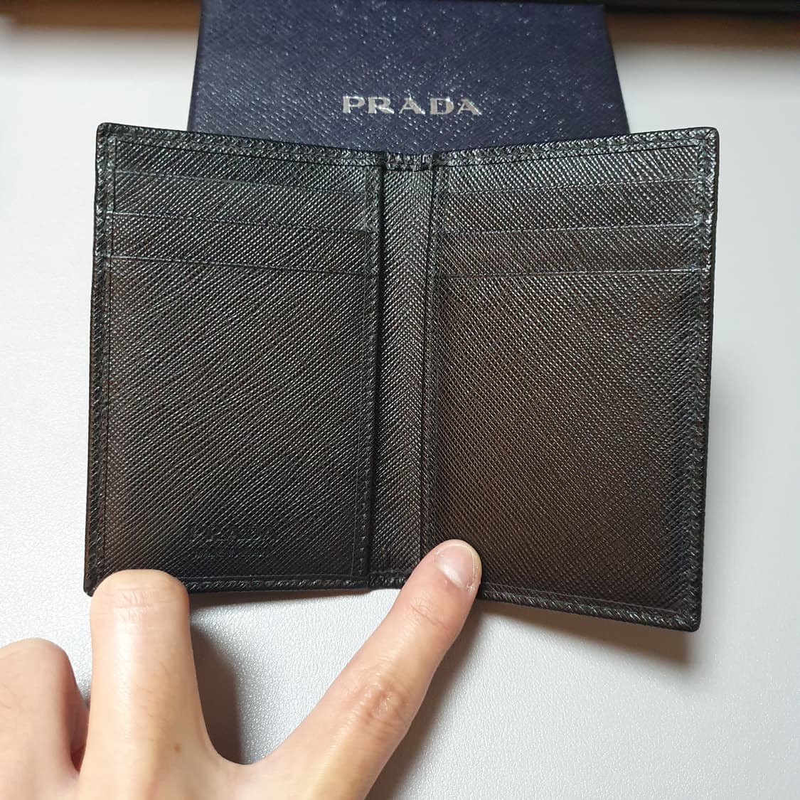 프라다 사피아노 삼각로고 카드지갑 블랙 (2MC101) 상품이미지4