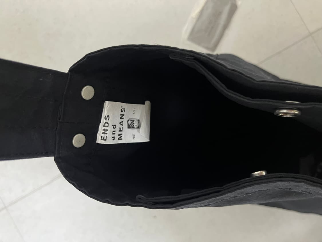 ends and means 엔즈앤드민즈 뉴스페이퍼백 블랙 상품이미지7