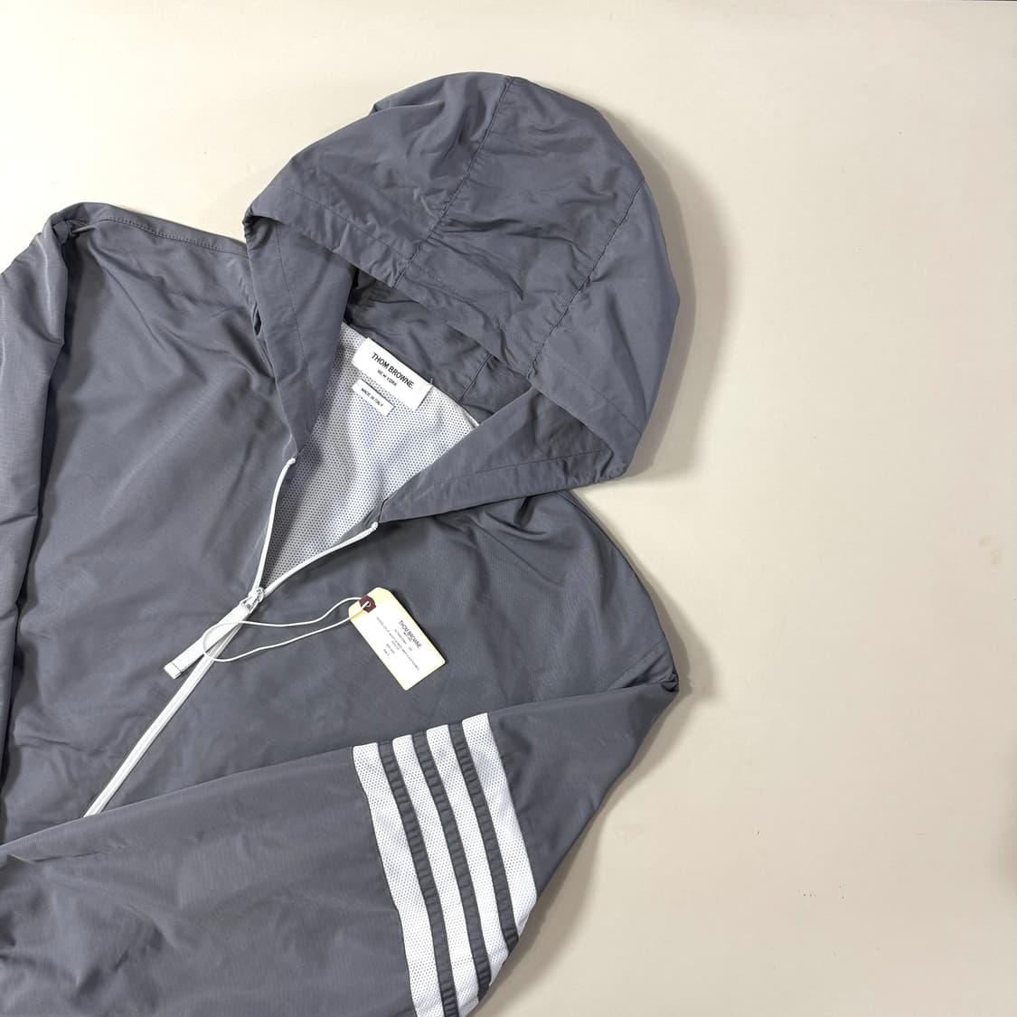 [5/당일출고]톰브라운 사선완장 립스탑 바람막이 상품이미지1