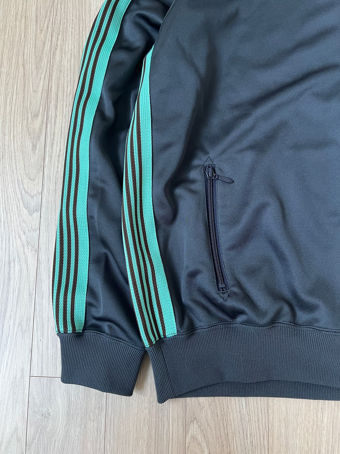 (새상품) 니들스 x 스튜디오어스 트랙 자켓 폴리 스무스 네이비 상품이미지3