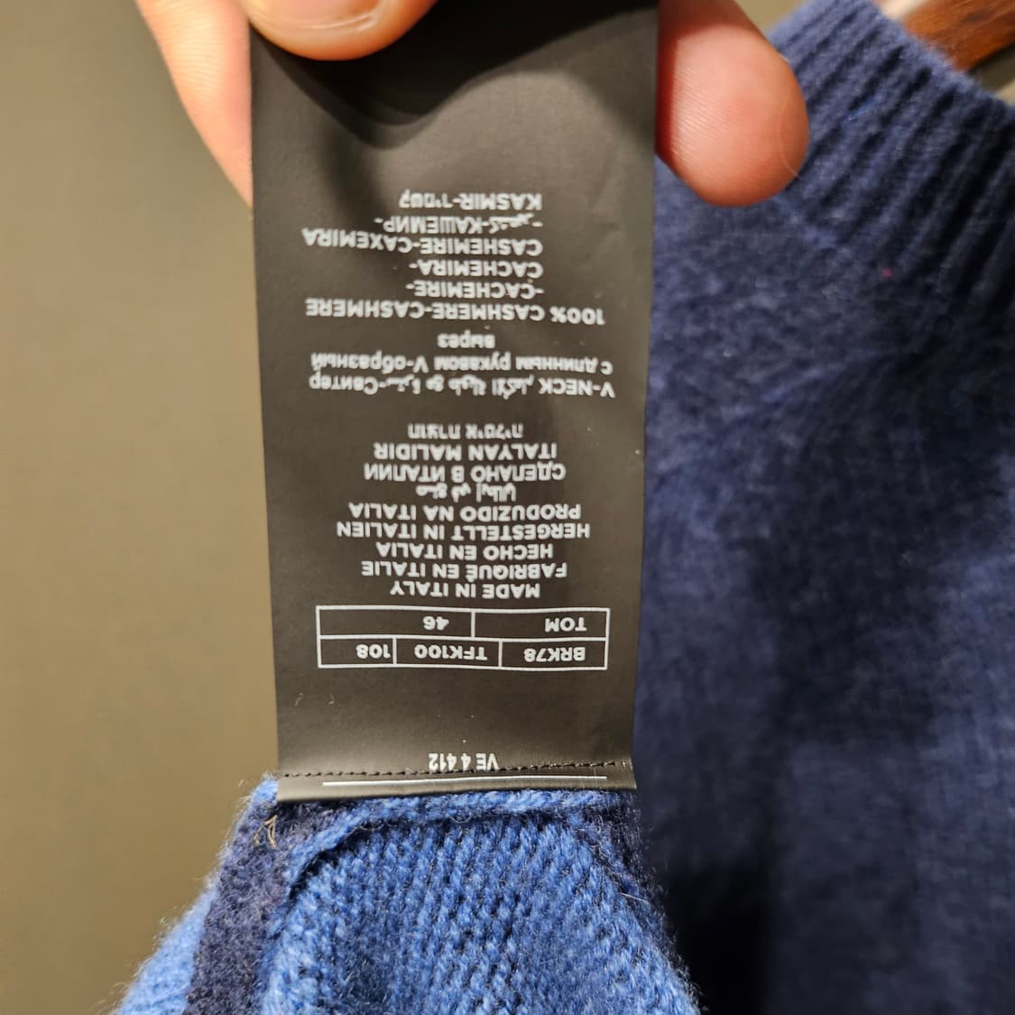 톰포드 캐시미어 100% 브이넥 니트 상품이미지4