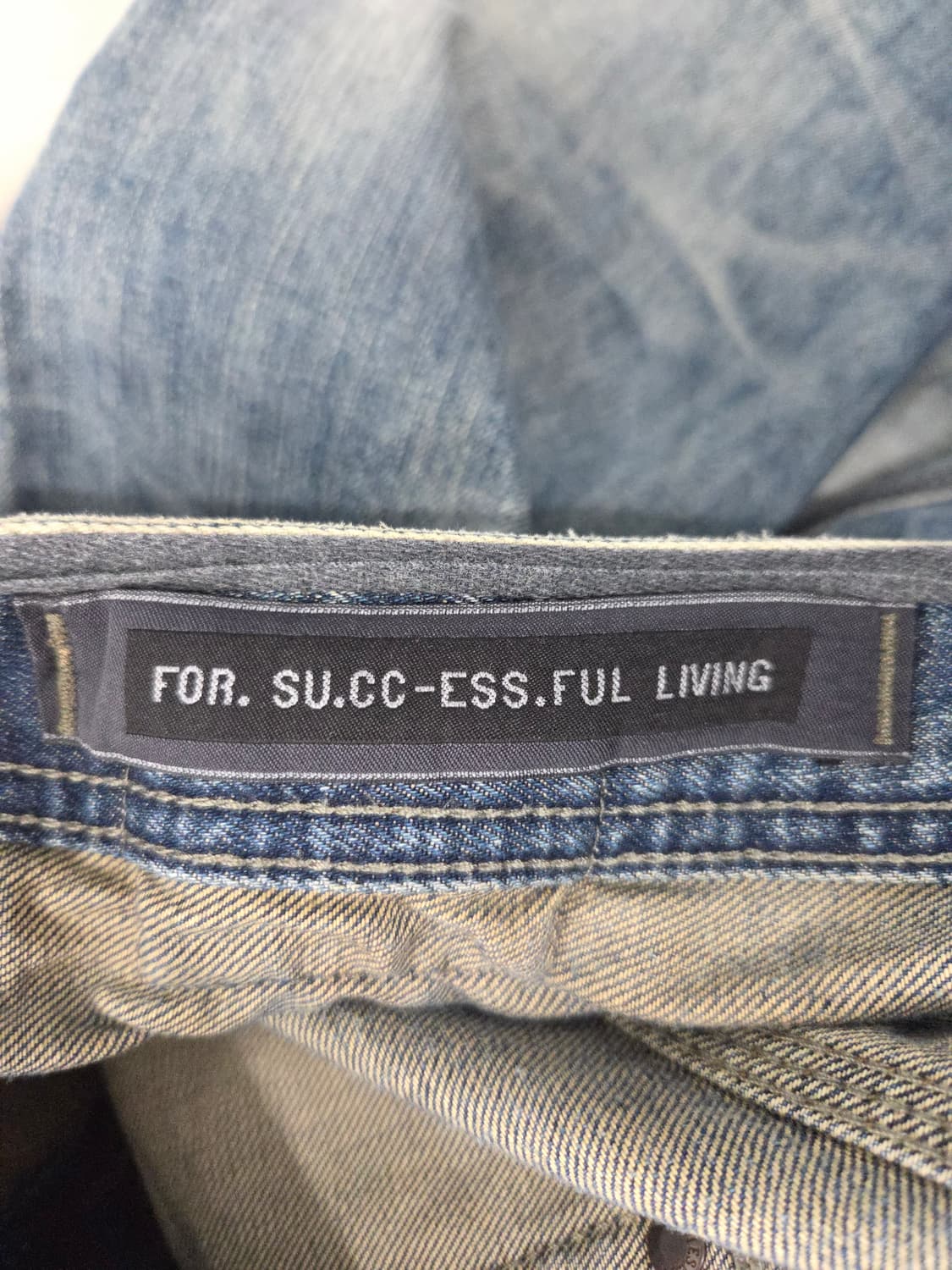 디젤 KROOLEY 레귤러 슬림 캐롯핏 데님 팬츠 상품이미지8