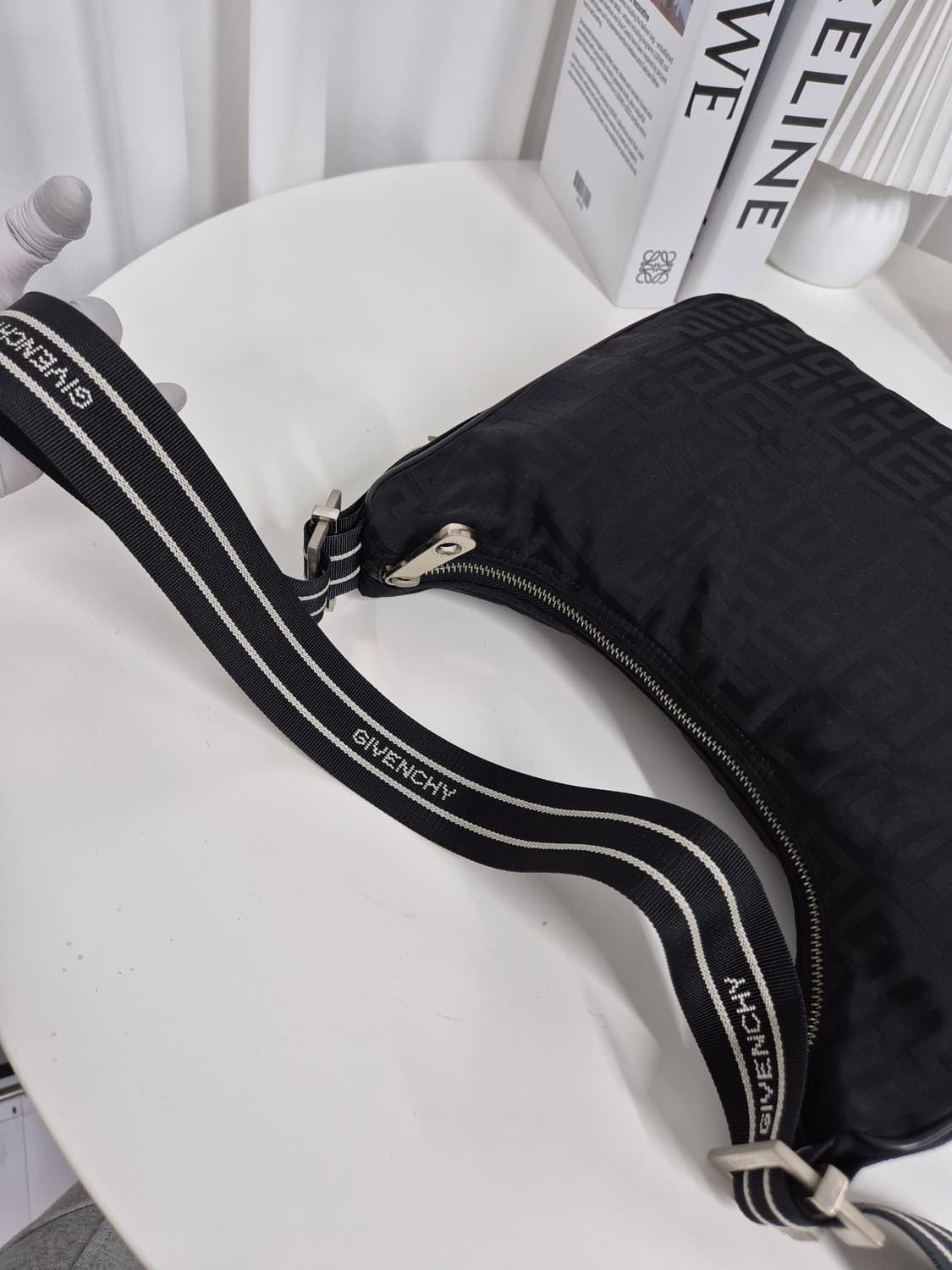 지방시 호보백 상품이미지5