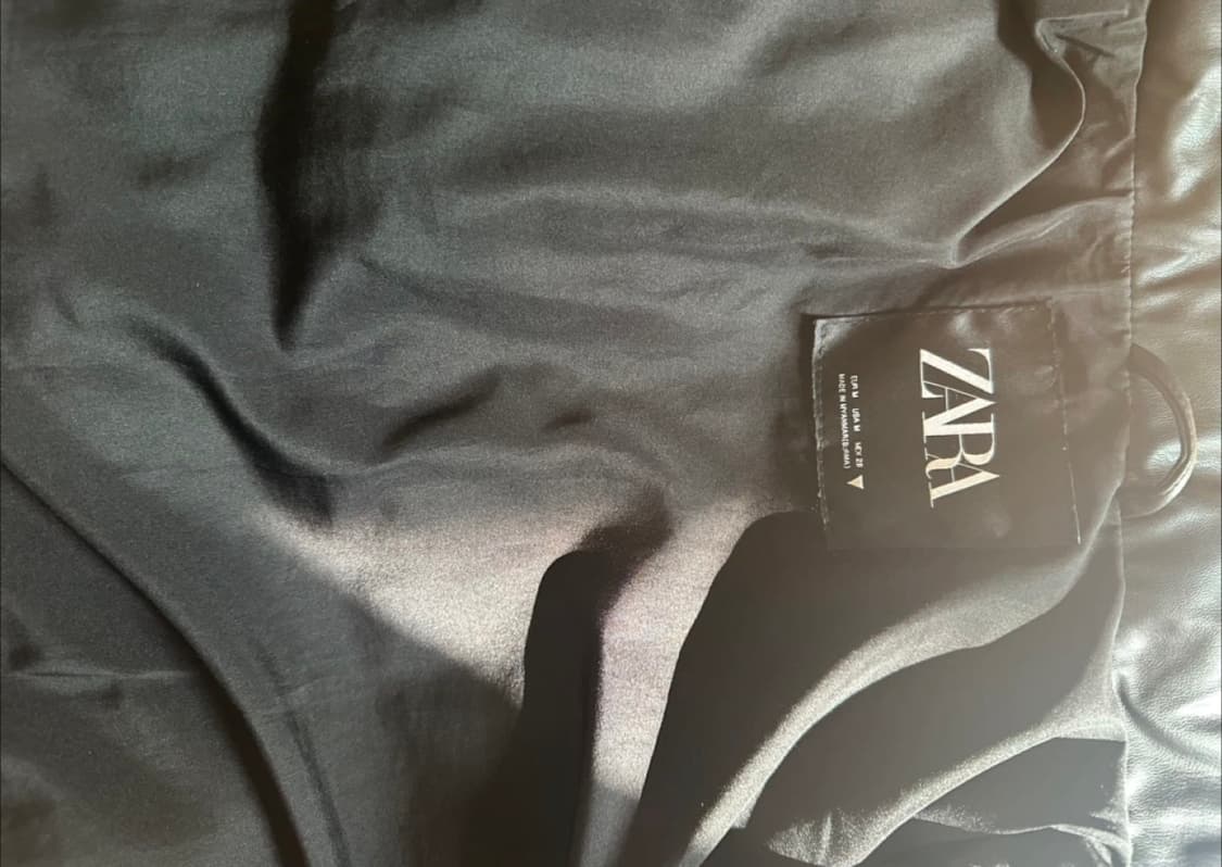 자라 블랙 레더 숏패딩 M 상품이미지3