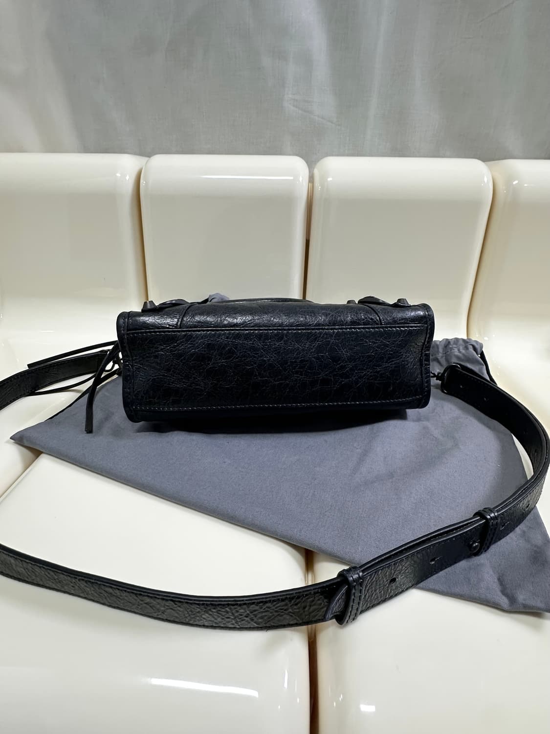 ❌거래중[SA 정품] 발렌시아가 르 시티 모터백 미니 블랙 상품이미지4