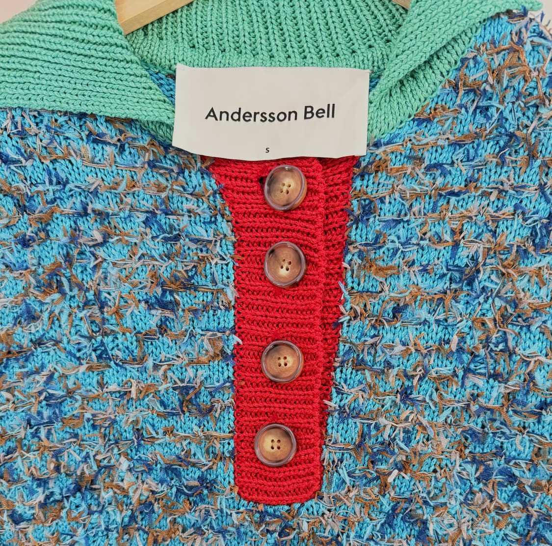 앤더슨벨(Andersson Bell)의 요세미티 니티드 폴로 탑 블루 상품이미지1