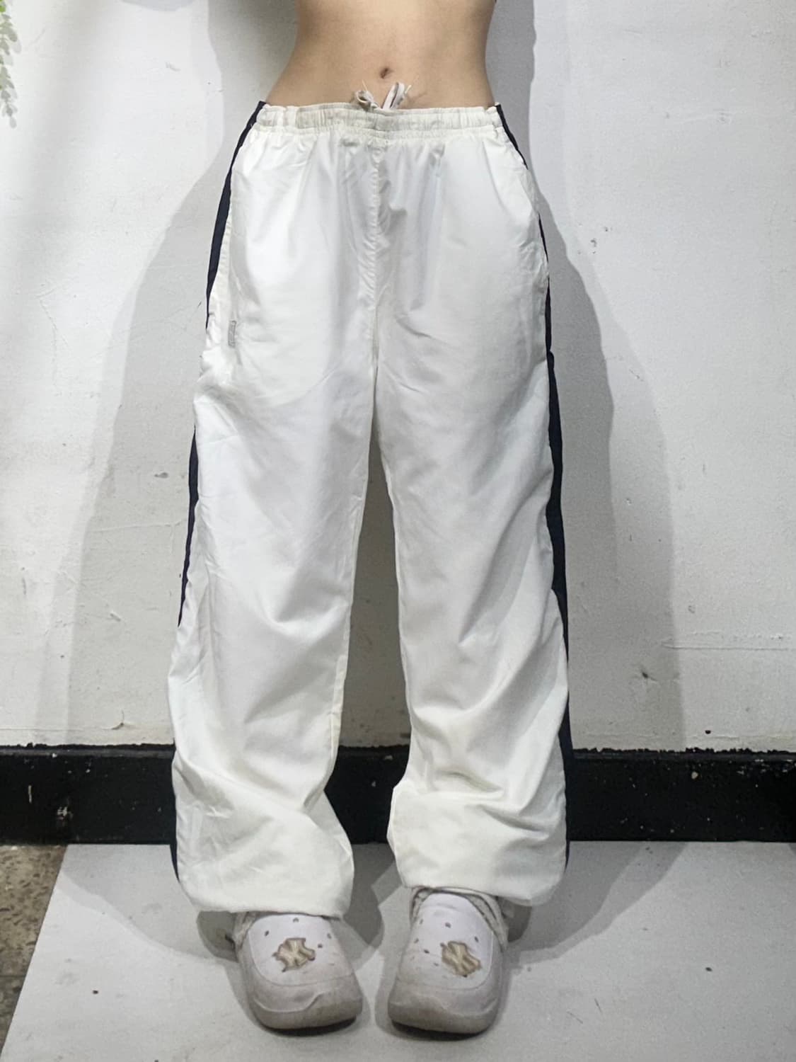 90s 나이키 화이트 테니스 로고 네이비 사이드 라인 와이드 트랙 팬츠 상품이미지2