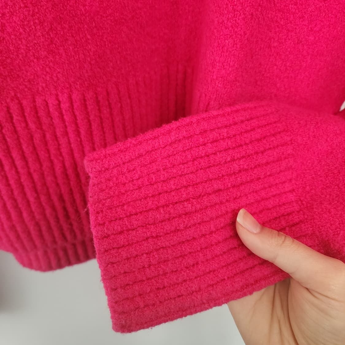 앤아더스토리 핫핑크 터틀넥 니트 스웨터 상품이미지4