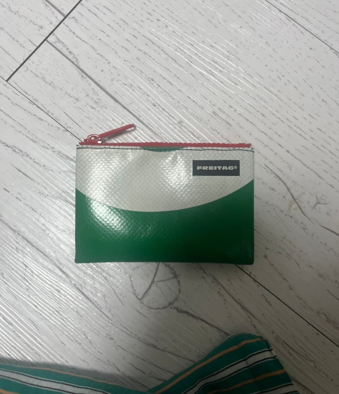 프라이탁 동전 지갑 그린/화이트 상품이미지1