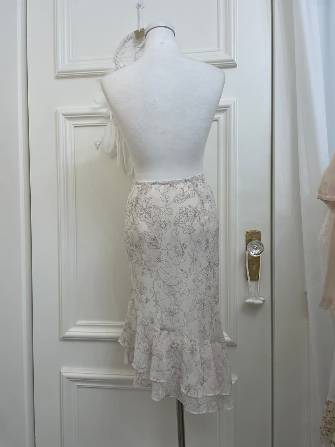 ivory flower lining unbalance skirt 상품이미지3