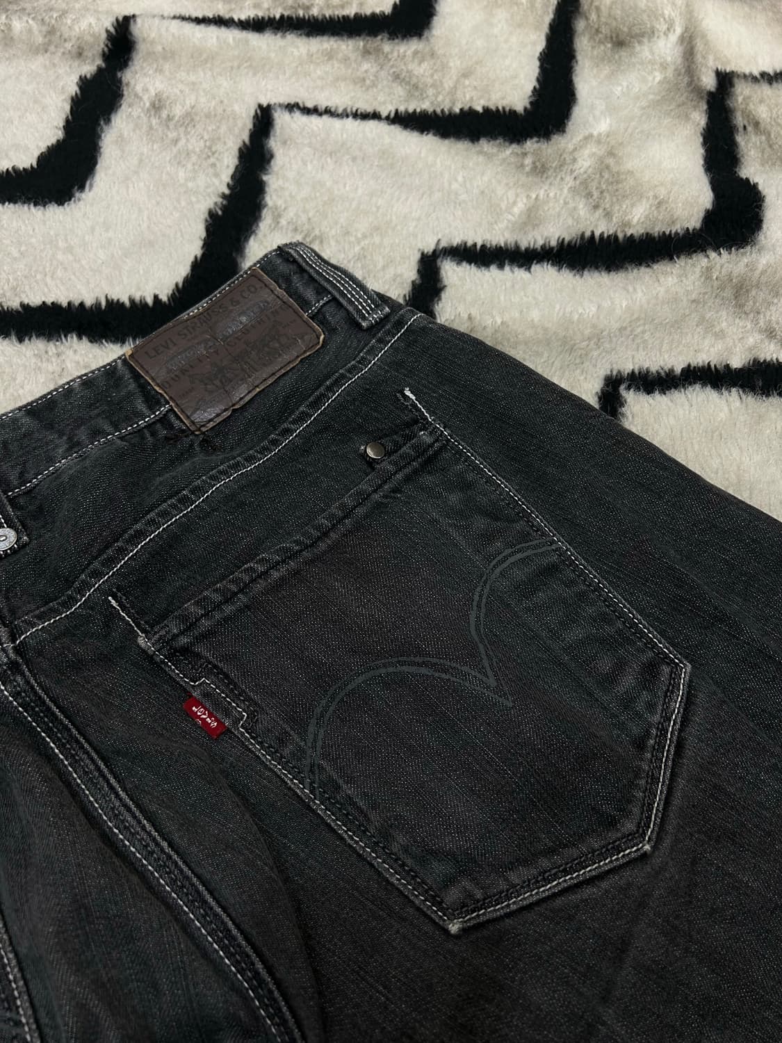 [34]리바이스 스트레이트핏 흑청 데님 팬츠 상품이미지1