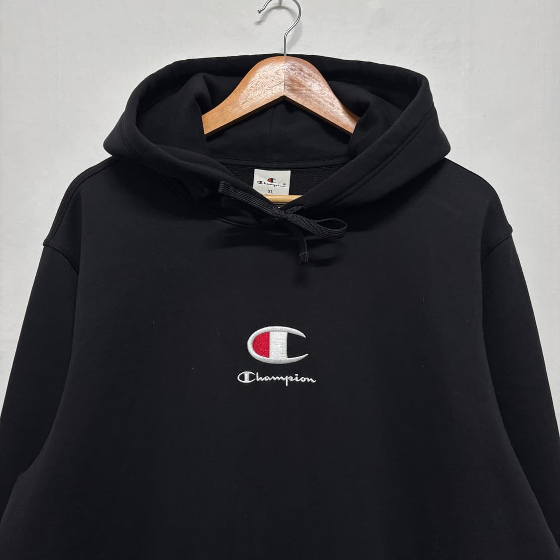 챔피온 블랙 자수로고 후드티 상품이미지2
