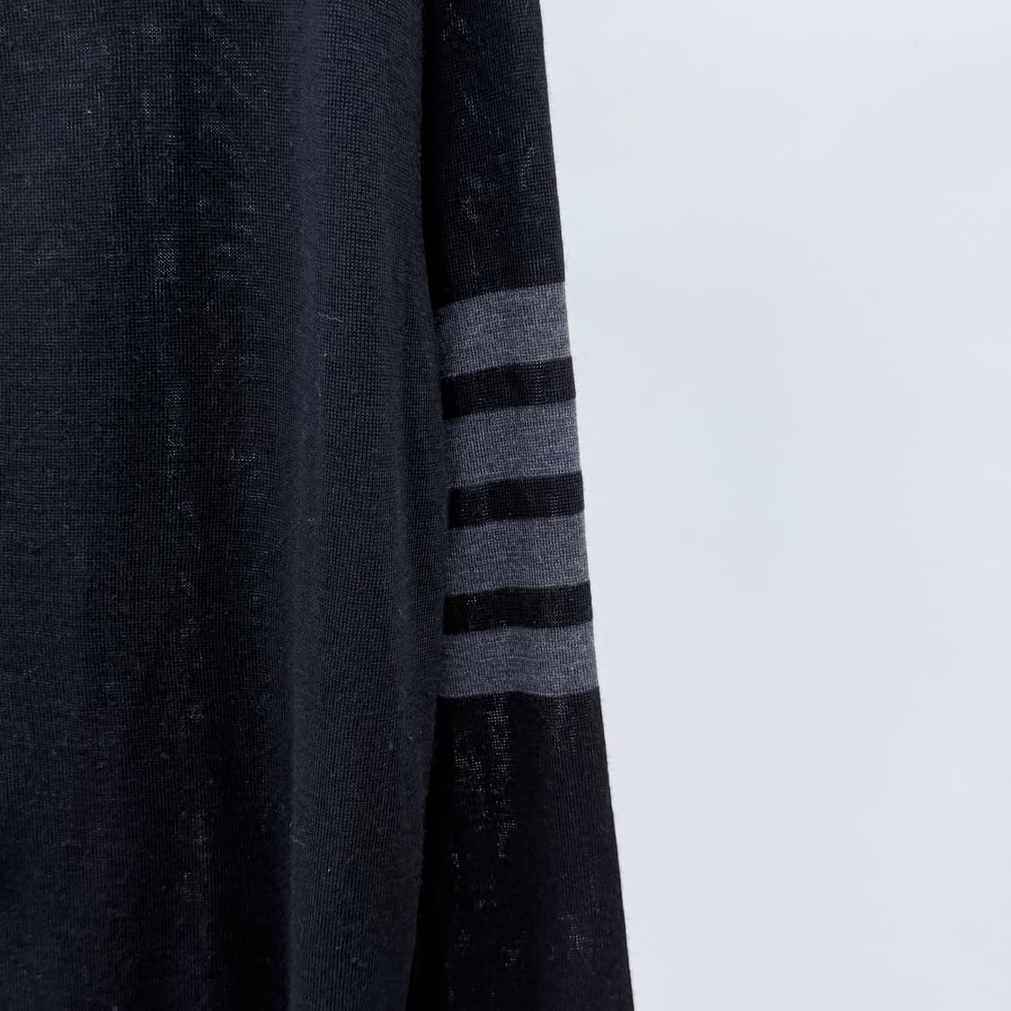 [S+급/5] 톰브라운 사선완장 메리노 울 가디건 블랙 상품이미지2