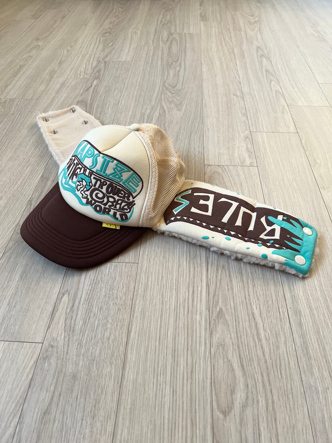 (새상품) 캐피탈 캡사이즈 룰 pt 럼버 트럭 캡 오프화이트 브라운 상품이미지1