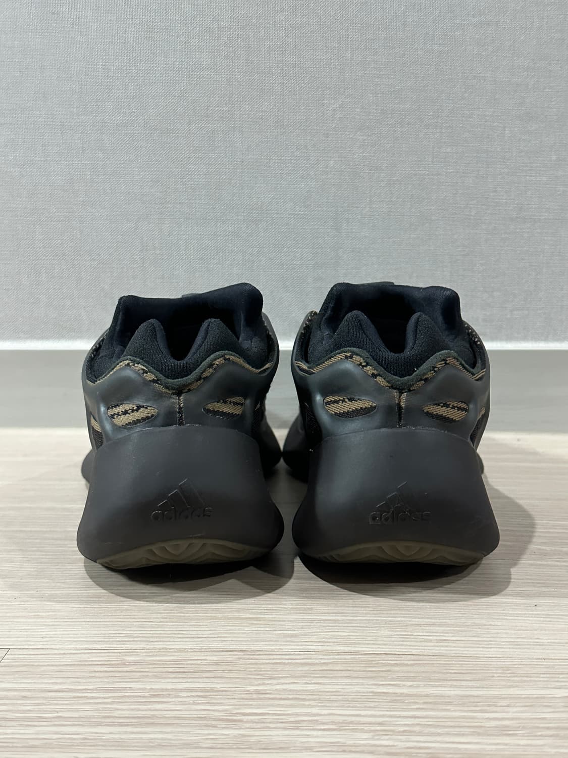 yeezy 700 v3 클레이브라운  상품이미지6