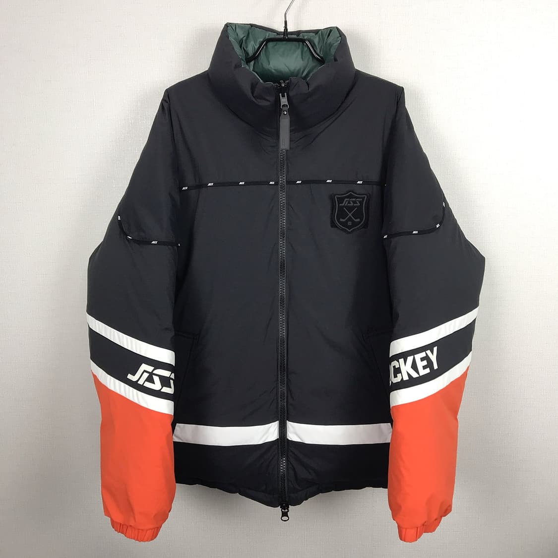 질스튜어트스포츠 라인배색 양면 덕다운 패딩 점퍼 남성100 상품이미지1