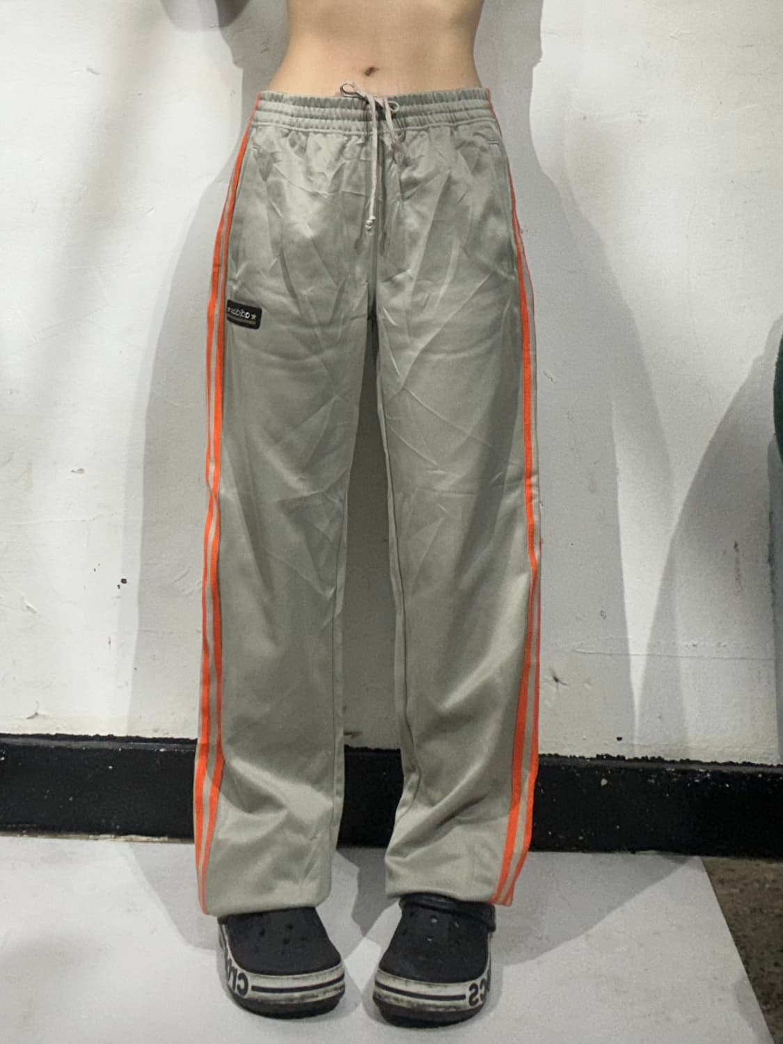 아디다스 카키 와이드 오렌지 사이드 라인 팬츠 S 상품이미지2